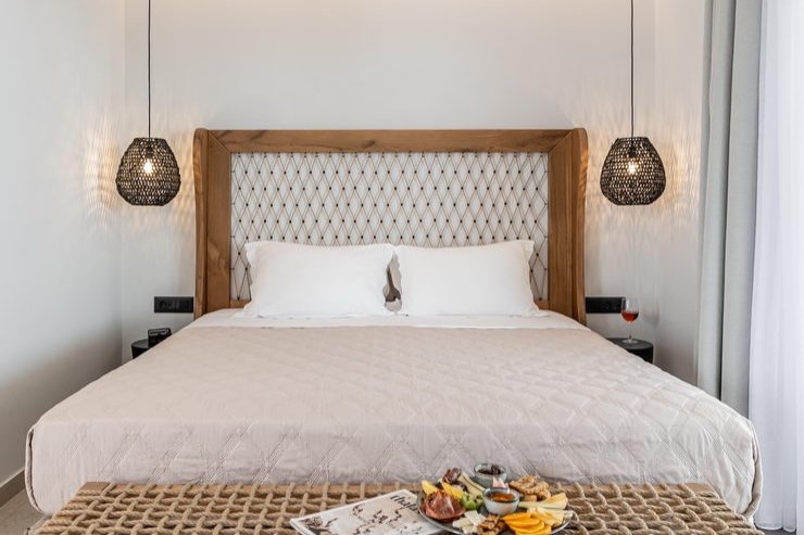 Deluxe Δίκλινα Δωμάτια με Εξωτερικό Τζακούζι και Θέα στον Κήπο
